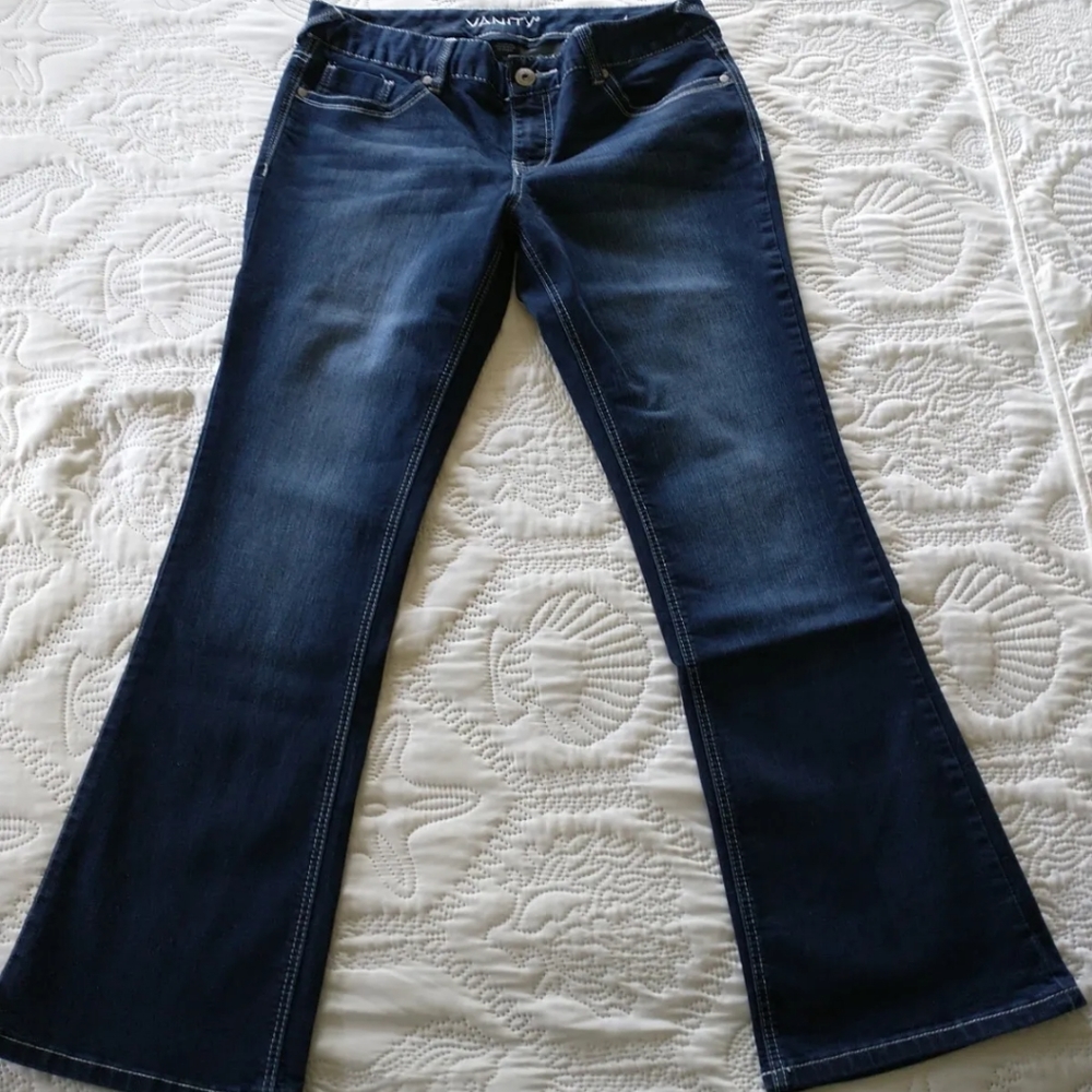 Vanity Women's Jeans Curvy Size 30 Short